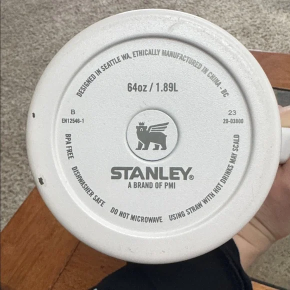 64 oz Stanley tumbler - Picture 2 of 5